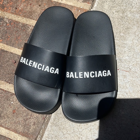 COPY - GUC BALENCIAGA kids slides size 12.5T - Picture 2 of 4